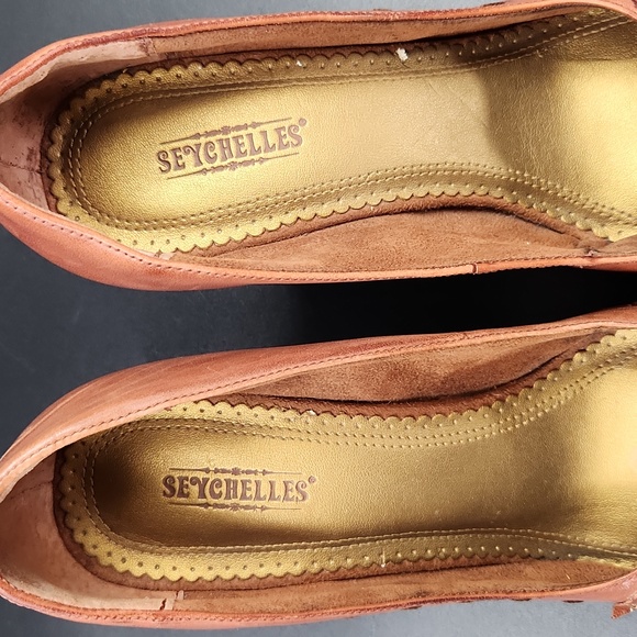 Seychelles Womens Heels Memory Lane Retro Peep Toe Flower Detail Whiskey Size 10 - Picture 11 of 16